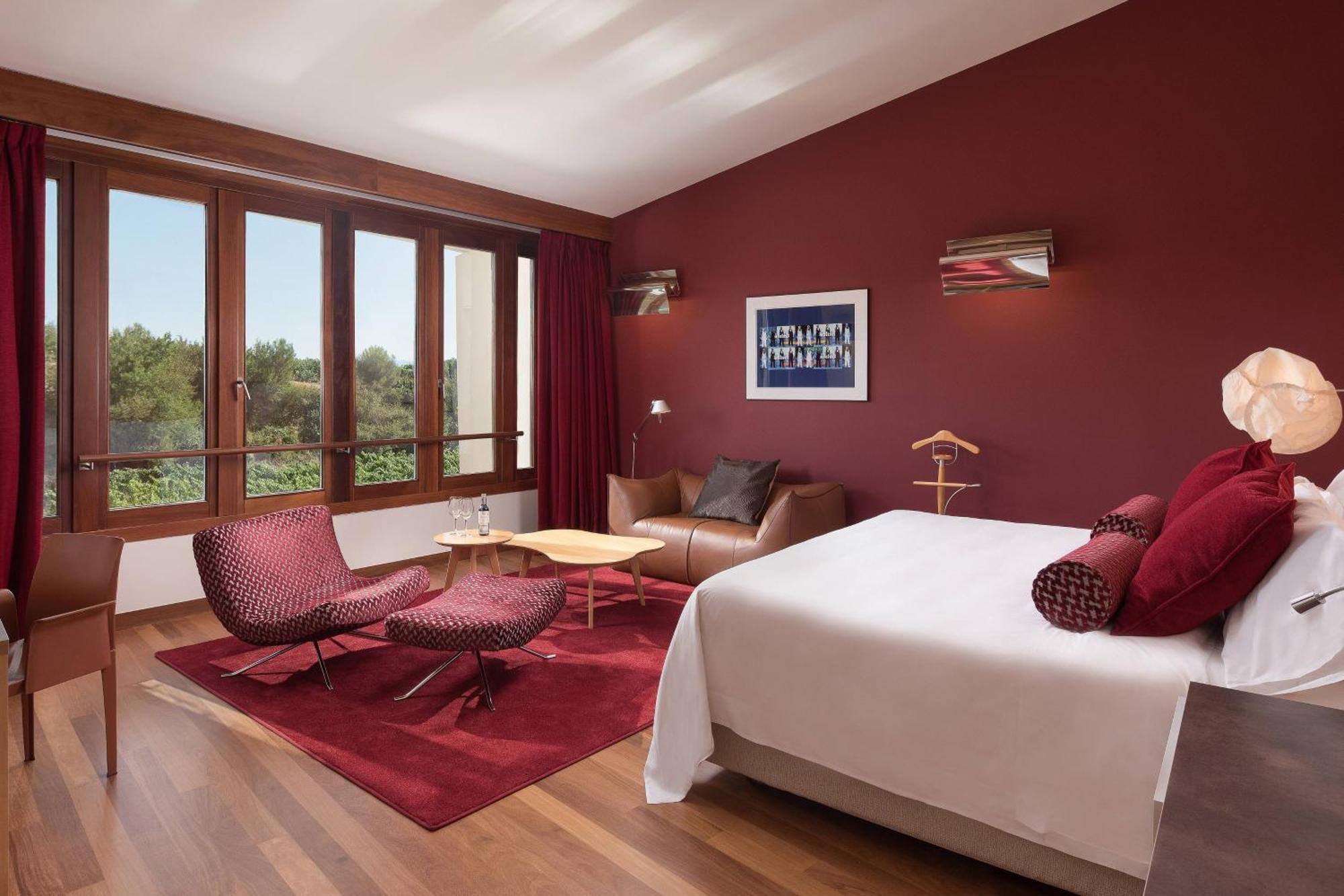 Deluxe Spa Guest room 1 King Vineyards view Spa Building