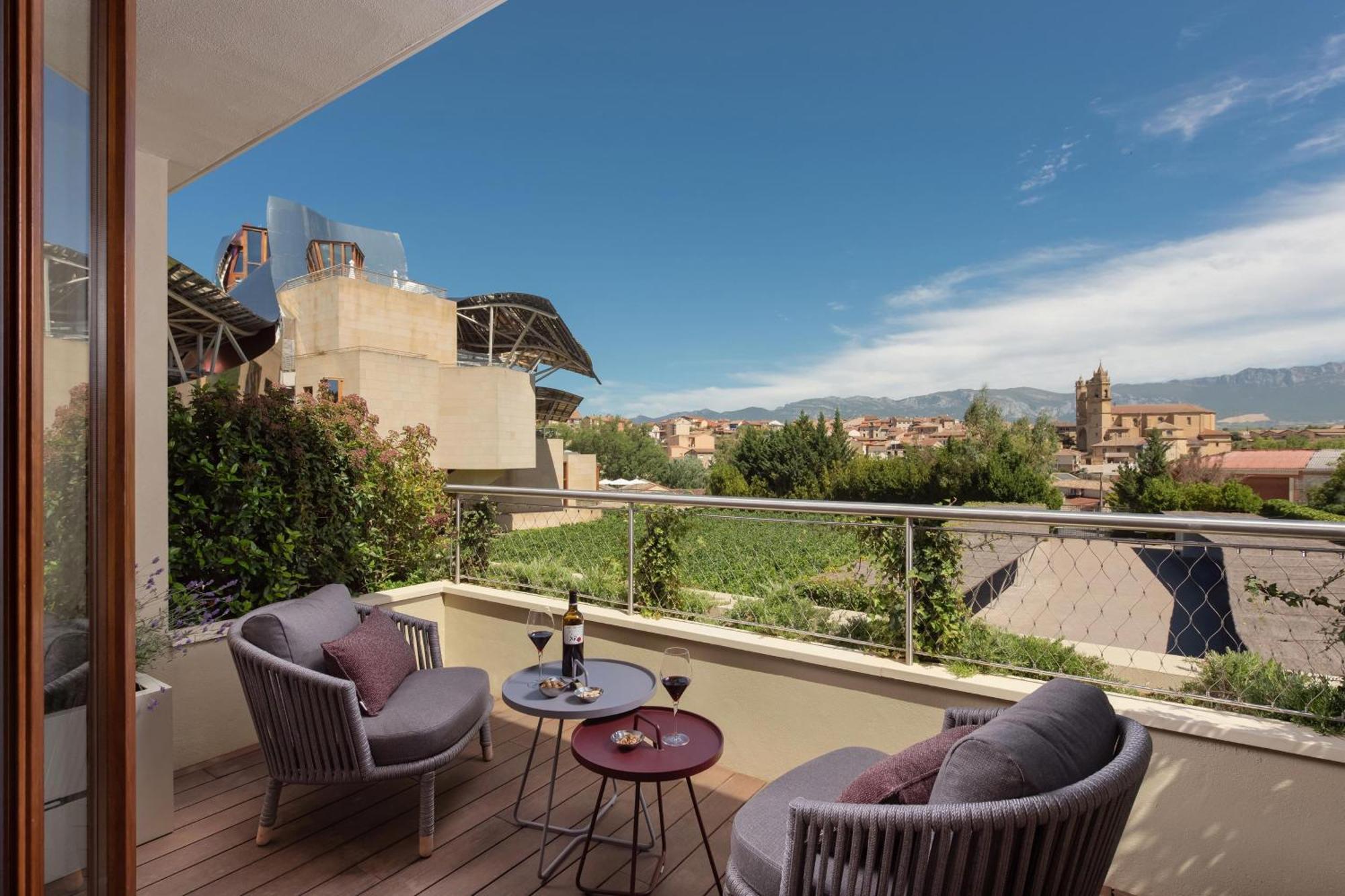 Premium Spa Guest room 1 King Elciego village view
